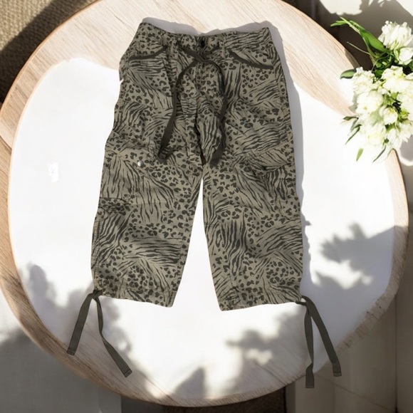 London Jean Cotton Cargo Style Capris 2 - Picture 2 of 16